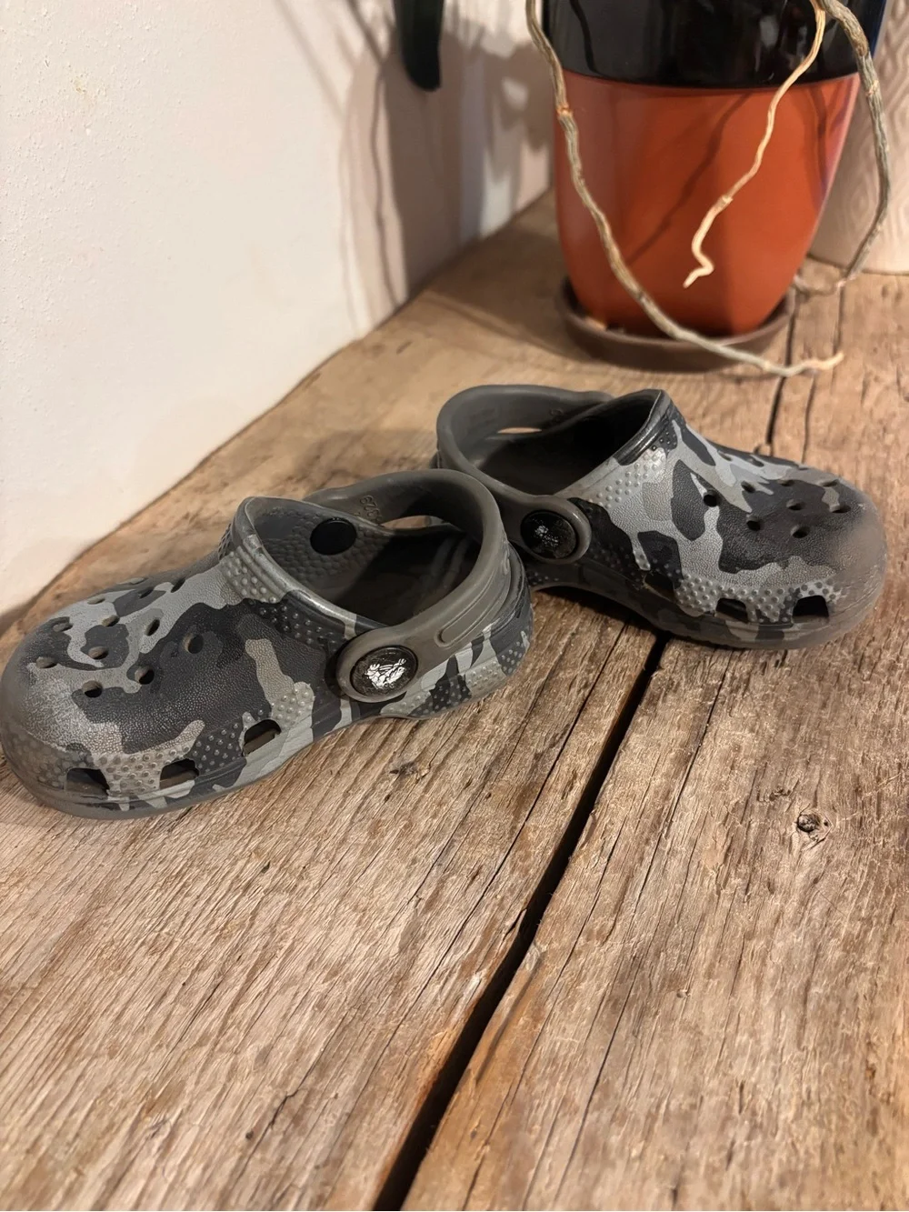 CROCS Kids Camo Slip-On Clogs - Gray & Black